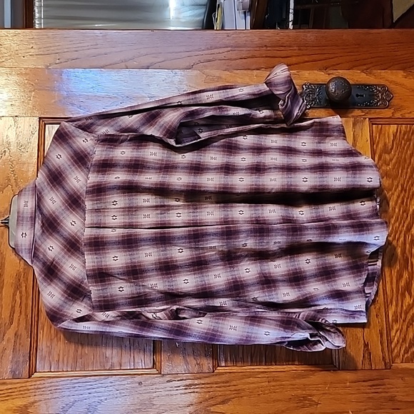 Women's Ariat shirt - Picture 2 of 5